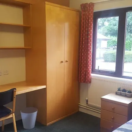 Oxley Hall-campus 酒店 3*